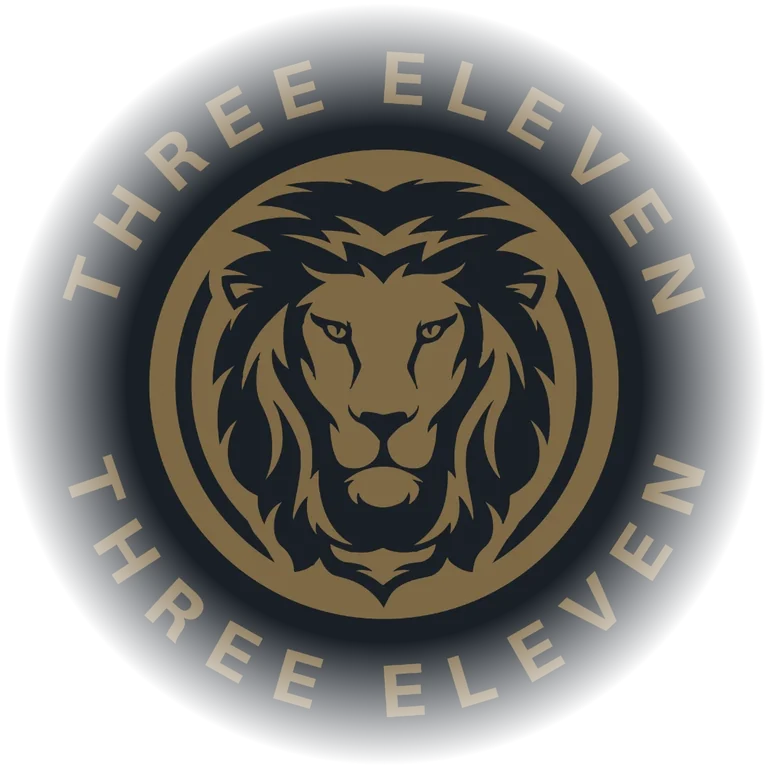Three Eleven Emblem mit Löwenkopf