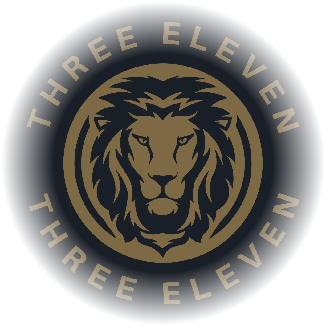 Three Eleven Emblem mit Löwenkopf